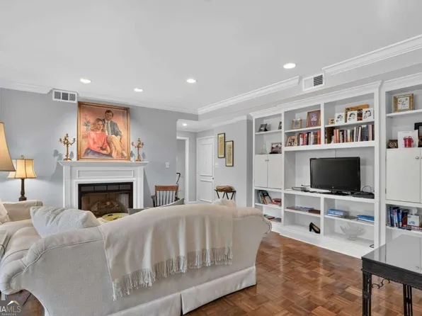 2734 Peachtree Rd NW APT A201, Atlanta, GA 30305