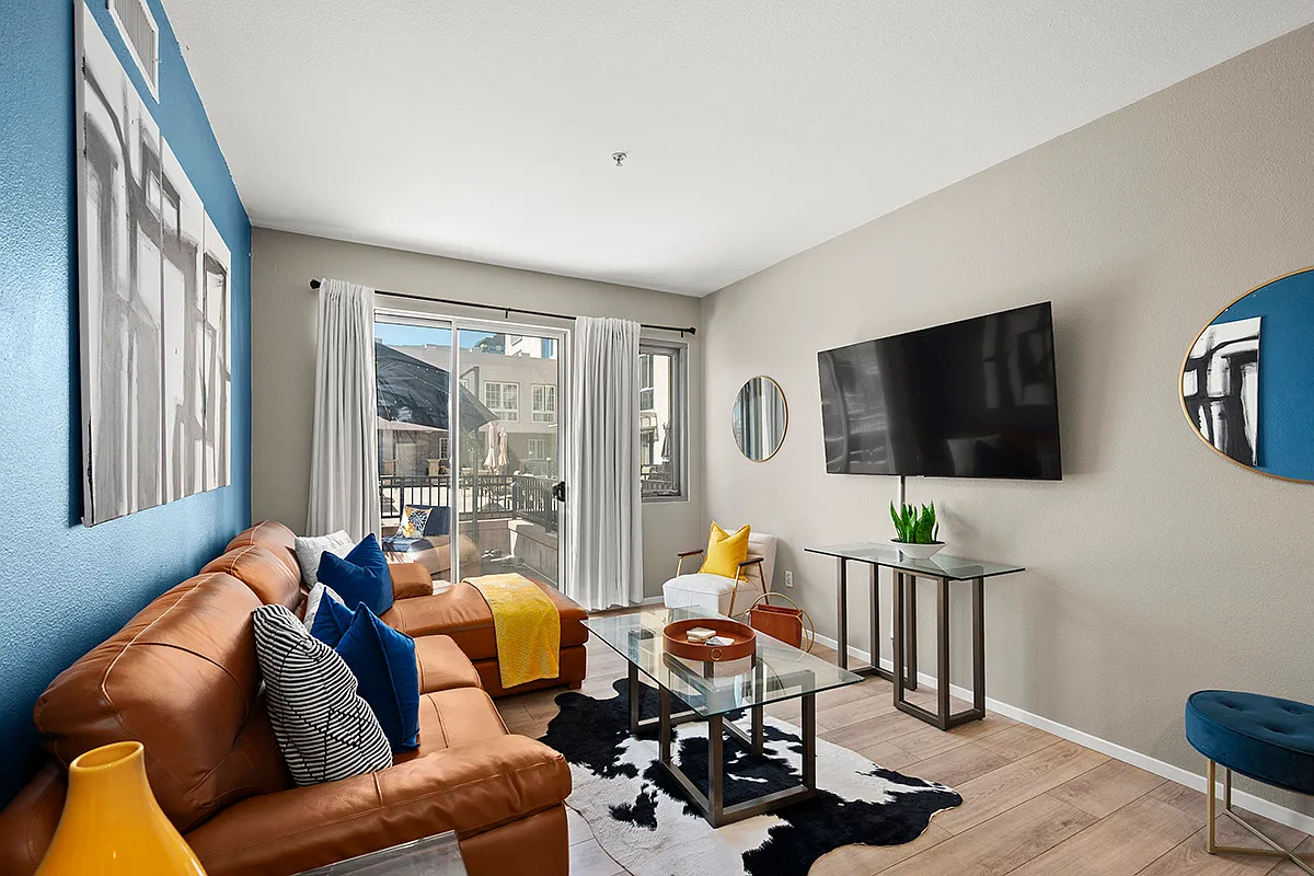 1 bed, 846 sqft, $4,300 — Photo 3