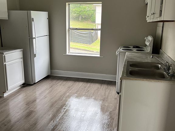 3rd image of 1434 Thomason Ave