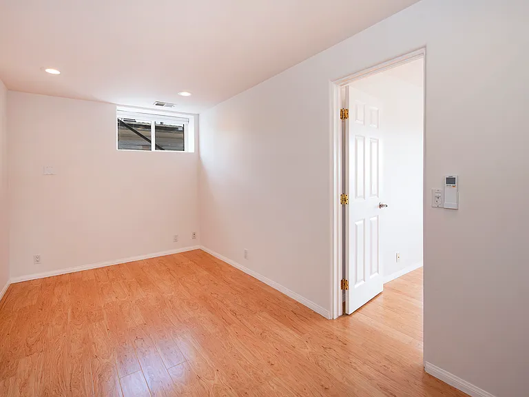 937 Roble Ln — Photo 12