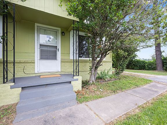 3rd image of 1933 N Garland Ave