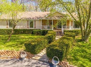 715 Dickinson Rd, Independence, MO 64050