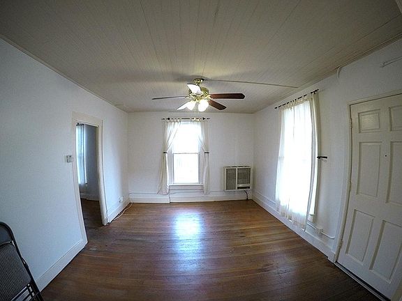 3rd image of 245 Hill St