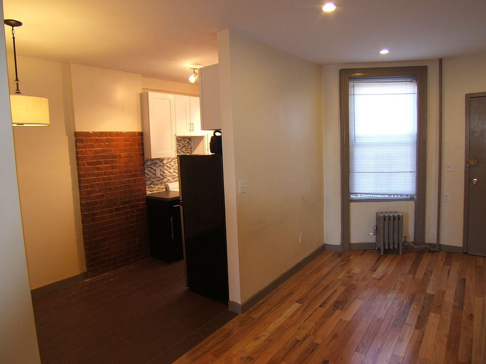2nd image of 100 Elton St APT C4