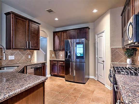 4th image of 1736 Park Oak Dr