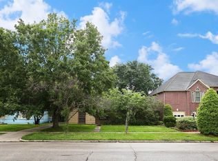 4906 Chestnut St, Bellaire, TX 77401