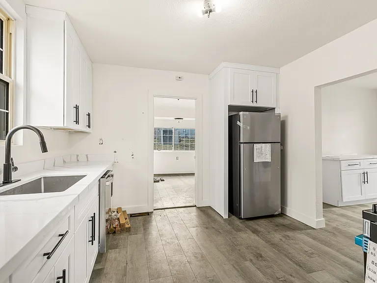 114 E Sherman Ave — Photo 18
