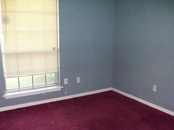 4th image of 214 High Hill Dr