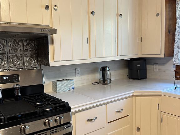 Kitchen with Propane Range/Oven, 100 gal tank
