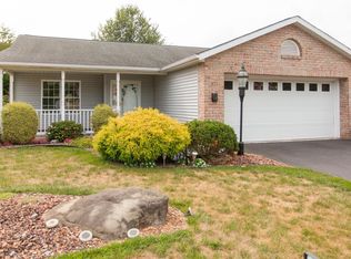 872 Geyer Dr, Chambersburg, PA 17201