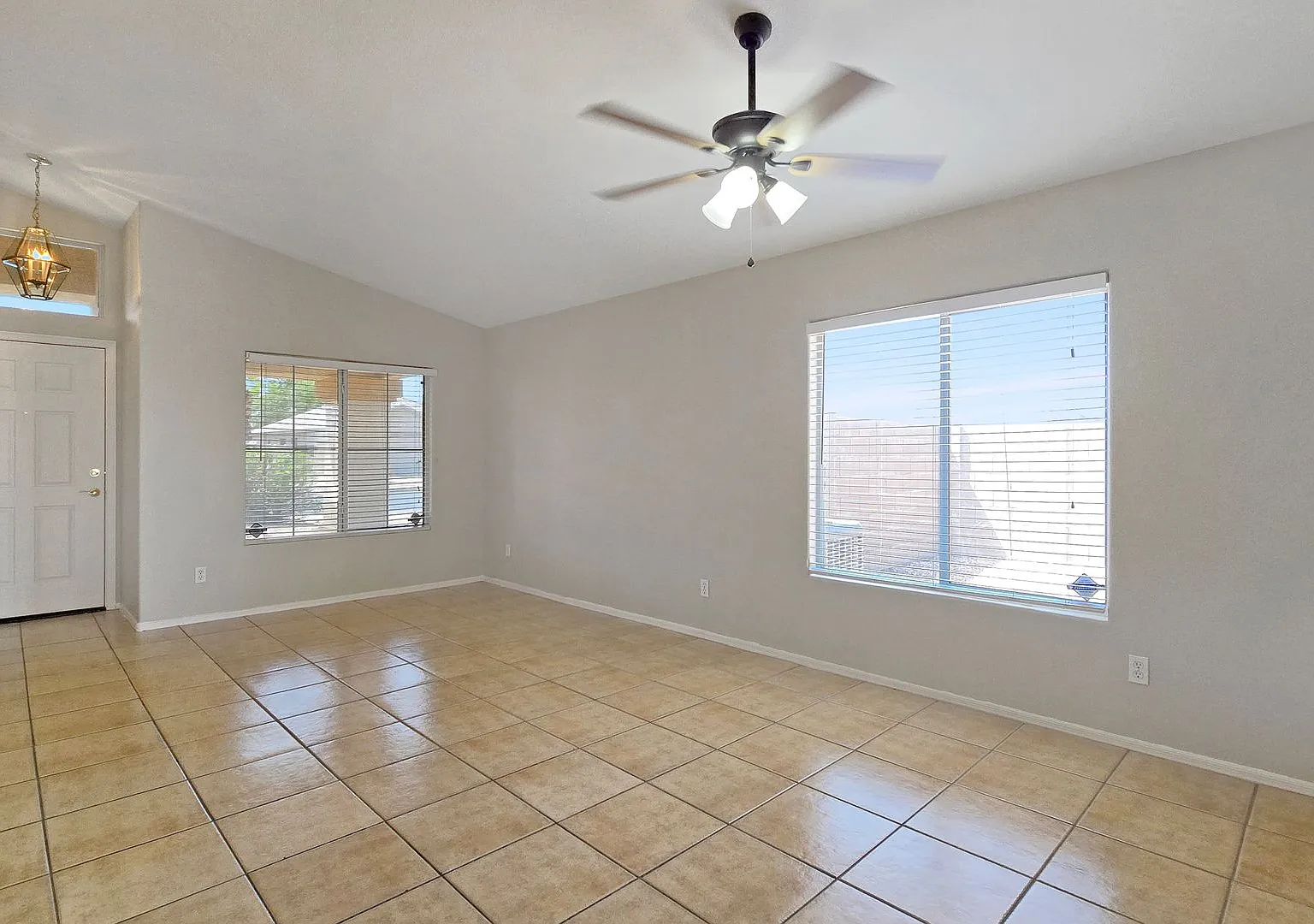 Excellen location! New interior! — Photo 4