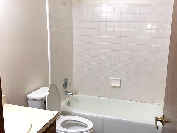 5th image of 23242 Rosewood Ct APT 1063
