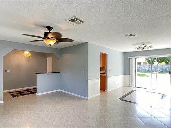 3rd image of 133 NE Surfside Ave
