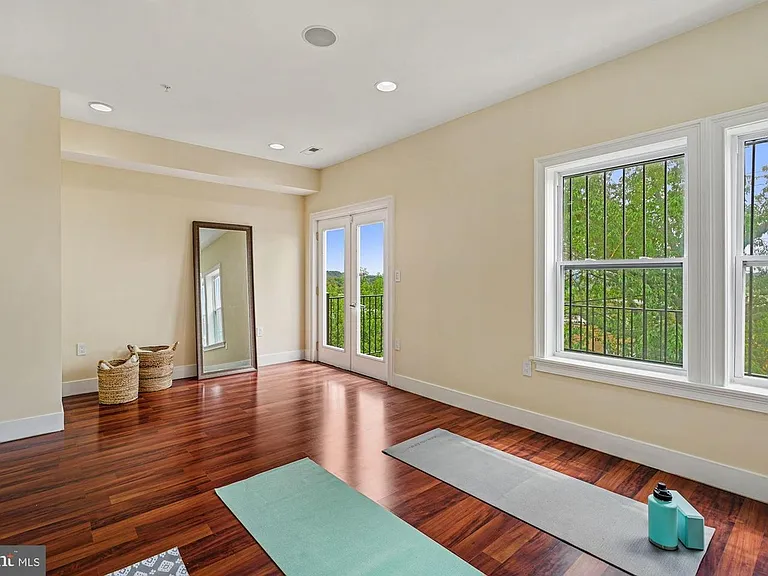 1143 Summit St NE #2 — Photo 9