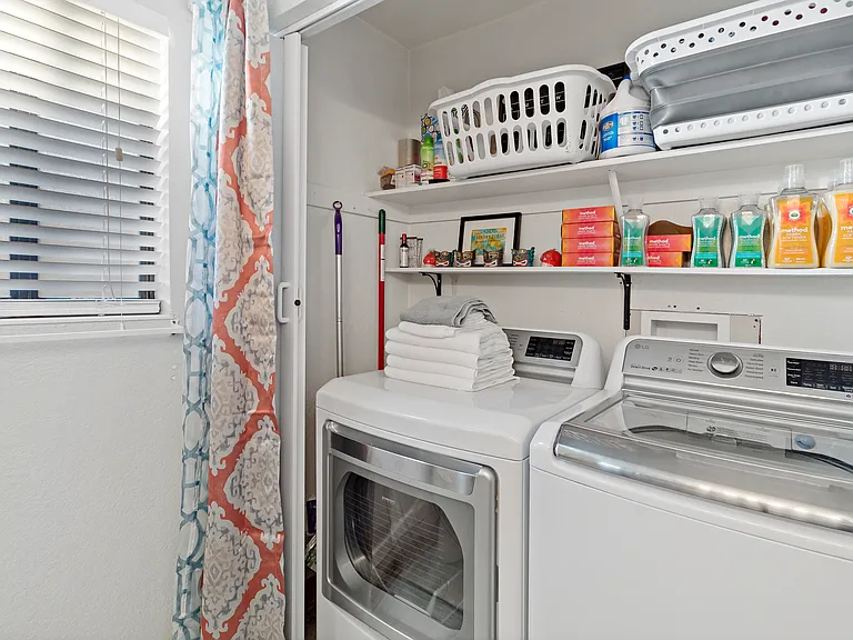 808 Milsom Pl — Photo 10