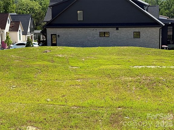 3rd image of 19116 Newburg Hill Rd