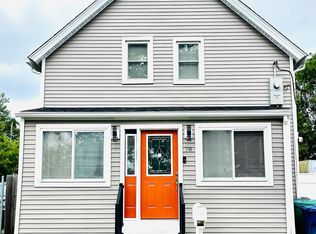 76 Powhatan St, Warwick, RI 02889
