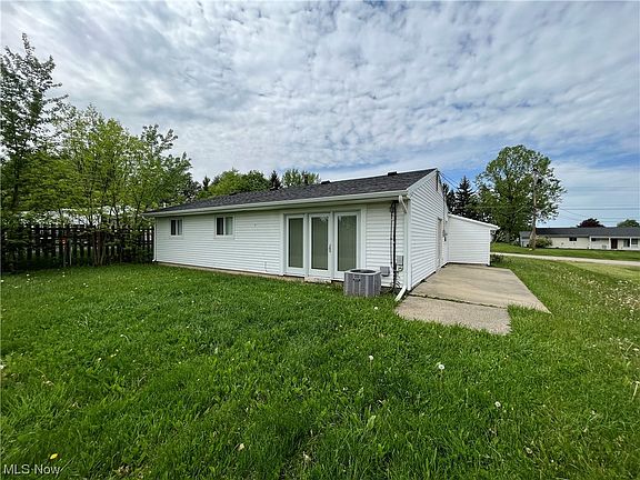 3rd image of 2648 Clermont St