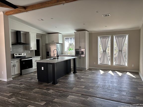 4th image of 320 Fawn