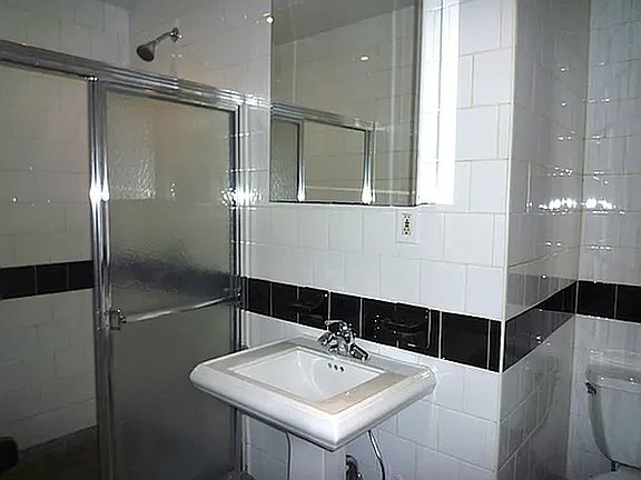 4th image of 647 2nd Ave APT 1A