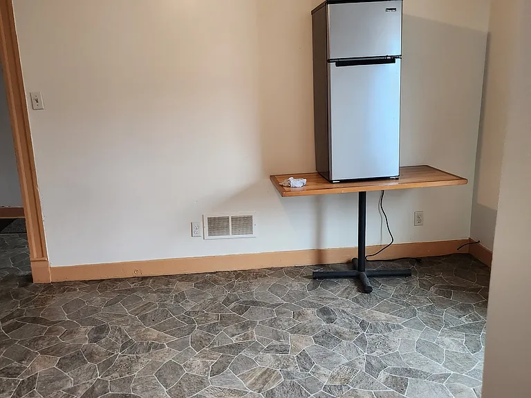 1190 Jefferson Ave #3 — Photo 3