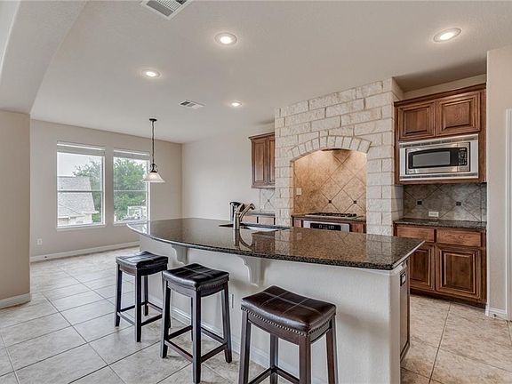 2nd image of 1200 Magnolia Ct