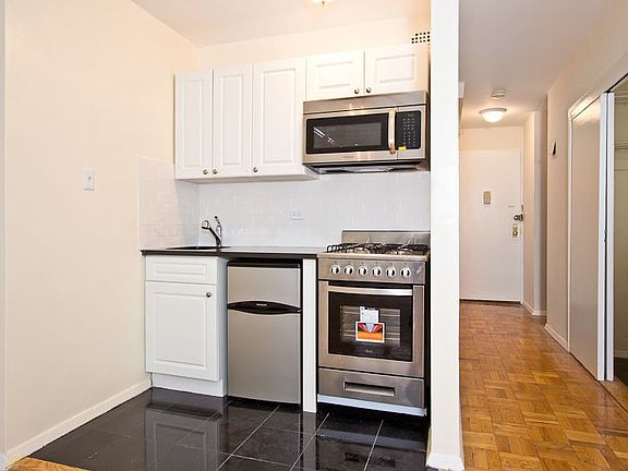 3rd image of 320 E 54th St APT 7H