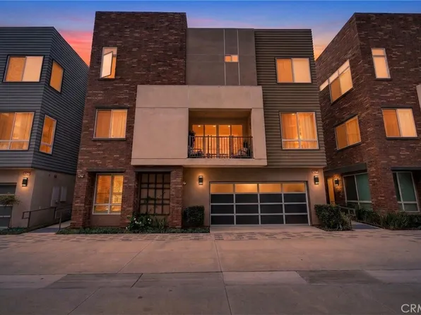 821 Brickyard Ln, Costa Mesa, CA 92627