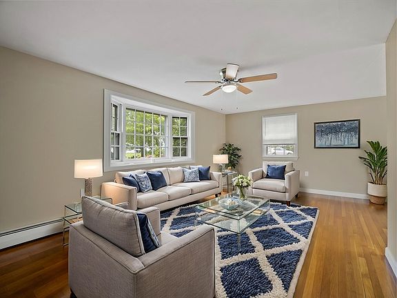 2nd image of 4 Surrey Dr Unit 4