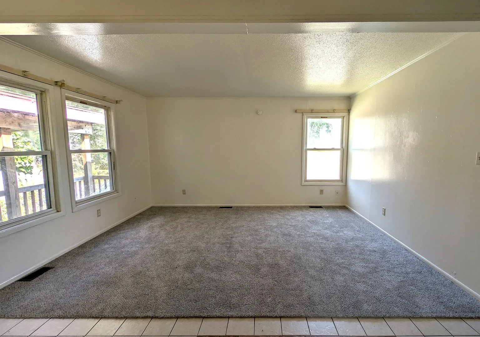 695 E Summit, 3 bedroom house with basement — Photo 2