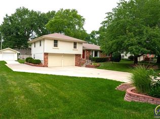 3213 SE Arbor Dr, Topeka, KS 66605