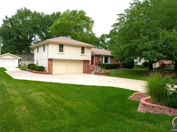 3213 SE Arbor Dr, Topeka, KS 66605