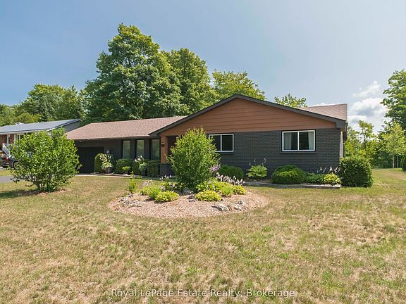 5th image of 90 Carson Lake Cres