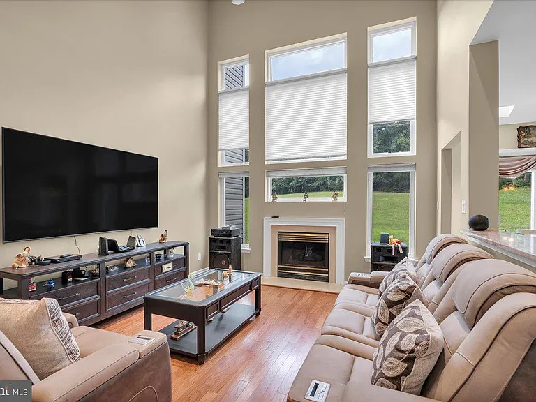 1202 Champlain Dr — Photo 13