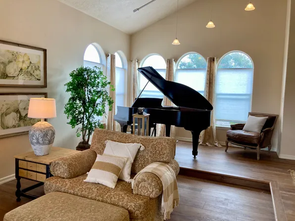 (undisclosed Address), Rio Rancho, NM 87124