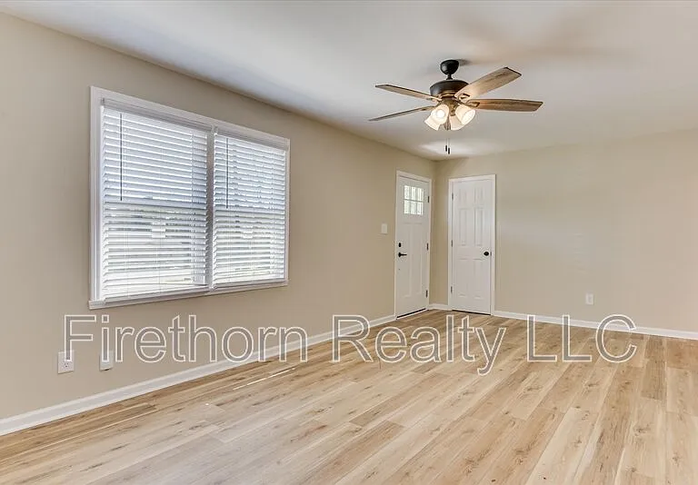 1006 Skyview Dr — Photo 6