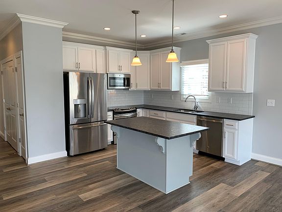 Stainless appliances and granite countertops
