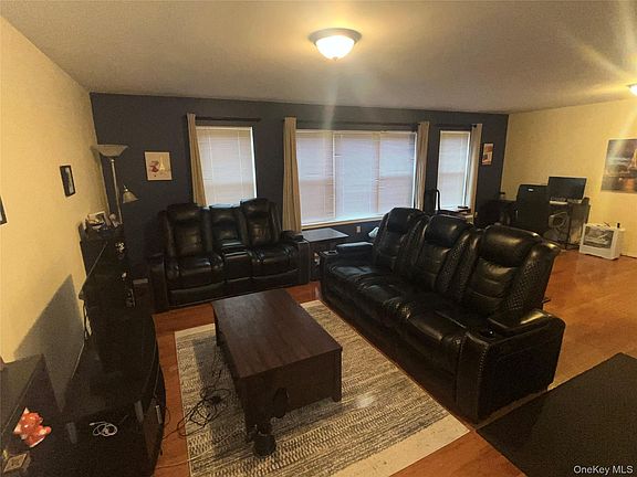 5th image of 18 Deer Ct Drive Building 19 unit 18