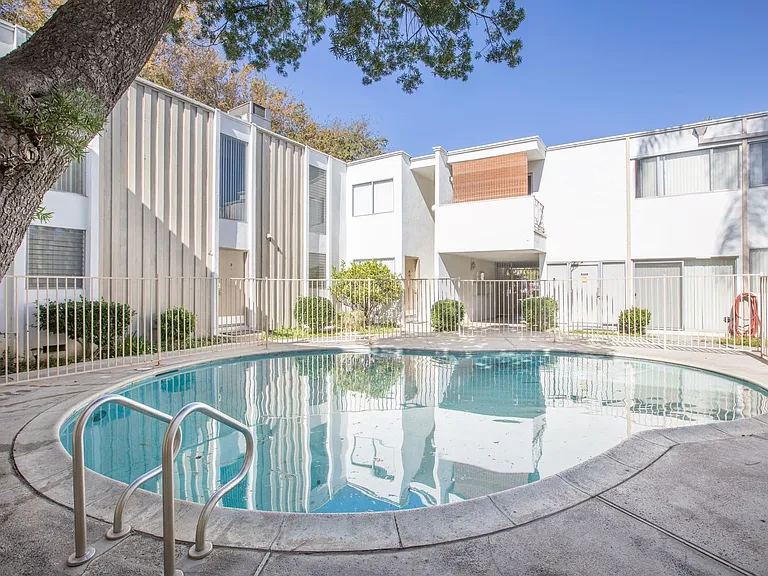 18100 Roscoe Blvd Northridge, CA 91325 — Photo 5