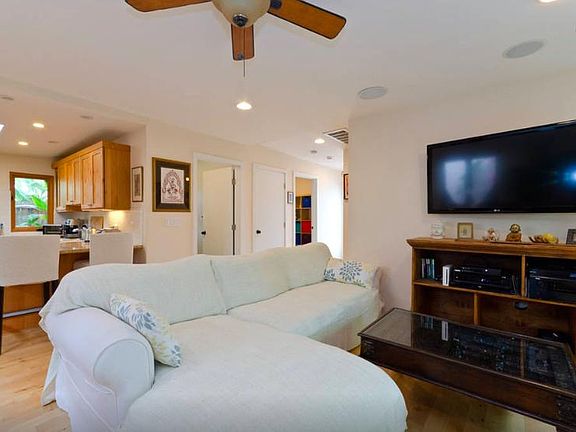 5th image of 1138 N Poinsettia Pl