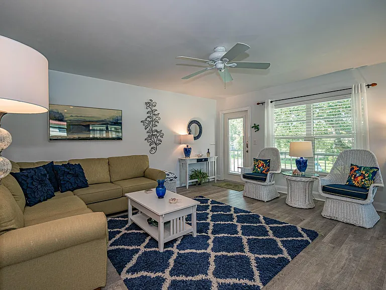 20 Pine Arbor Ln #202 — Photo 28