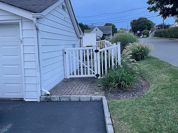 4th image of 49 Columbia Ave