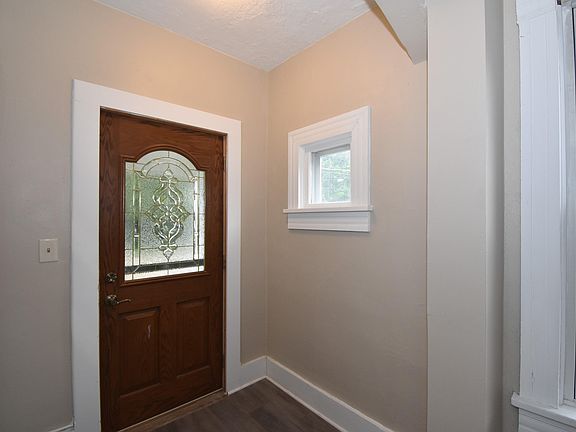 2nd image of 528 NW Barstow St