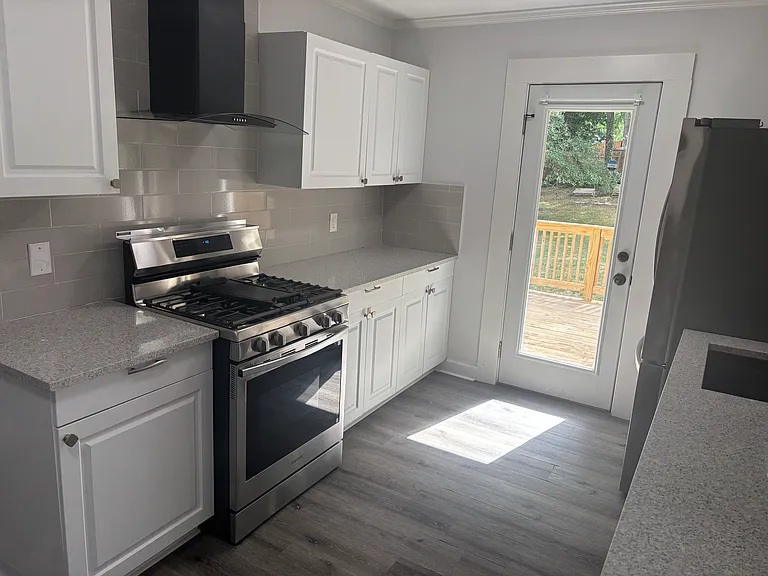 1210 Lloyd Dr — Photo 5