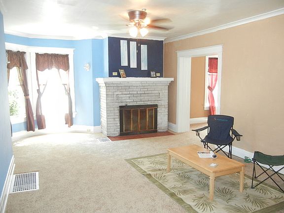 2nd image of 818 N Hickory St