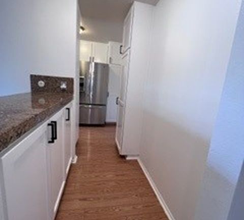 4th image of 6000 Canterbury Dr #207
