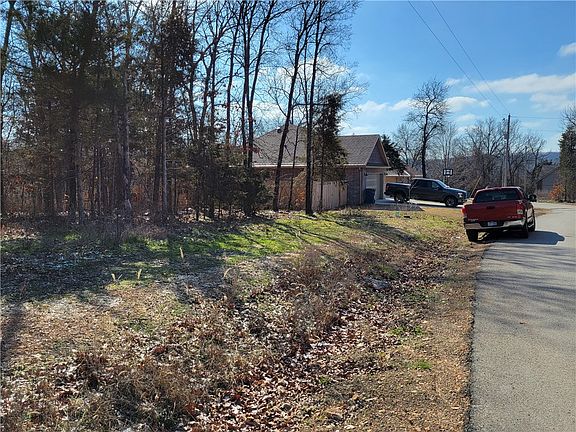 3rd image of 11 Holcombe Ln
