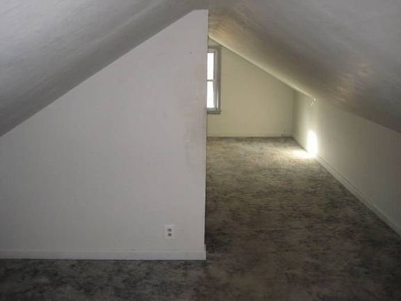 5th image of 923 W Farnum Ave