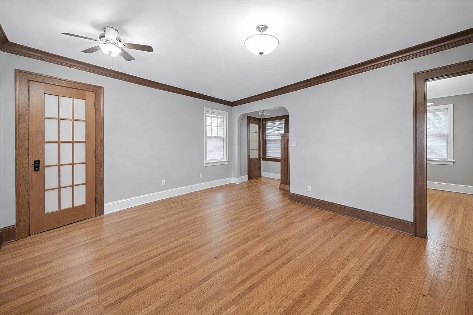 5 bed, $3,000 — Photo 2
