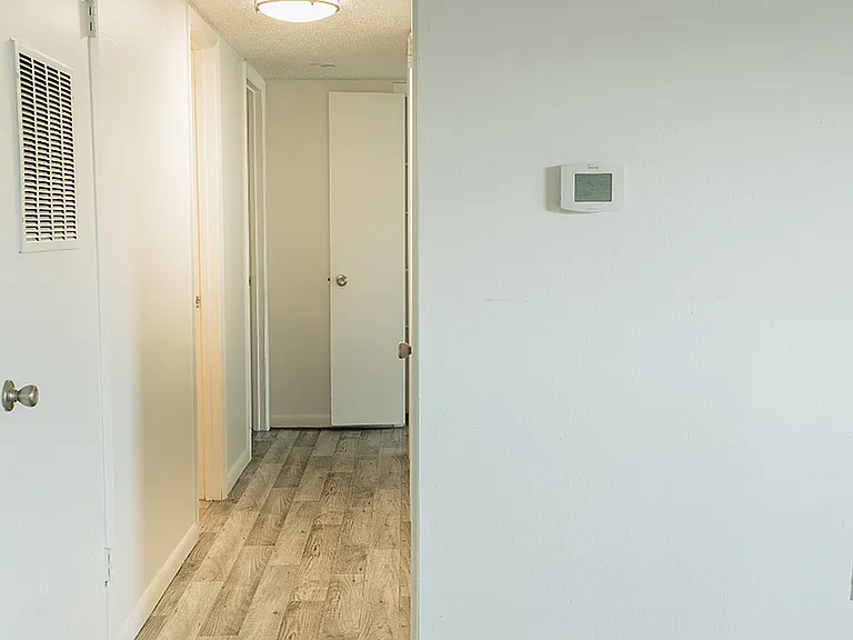 Brentwood Apartments — Photo 15